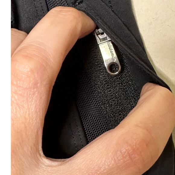 Lululemon black active shorts size 29 - Picture 8 of 13